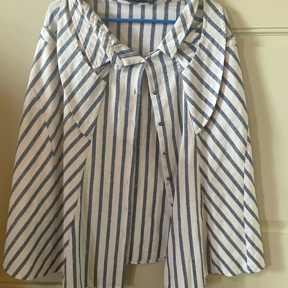 T-shirt skit. Grey and white striped with button down. Size M with pockets.